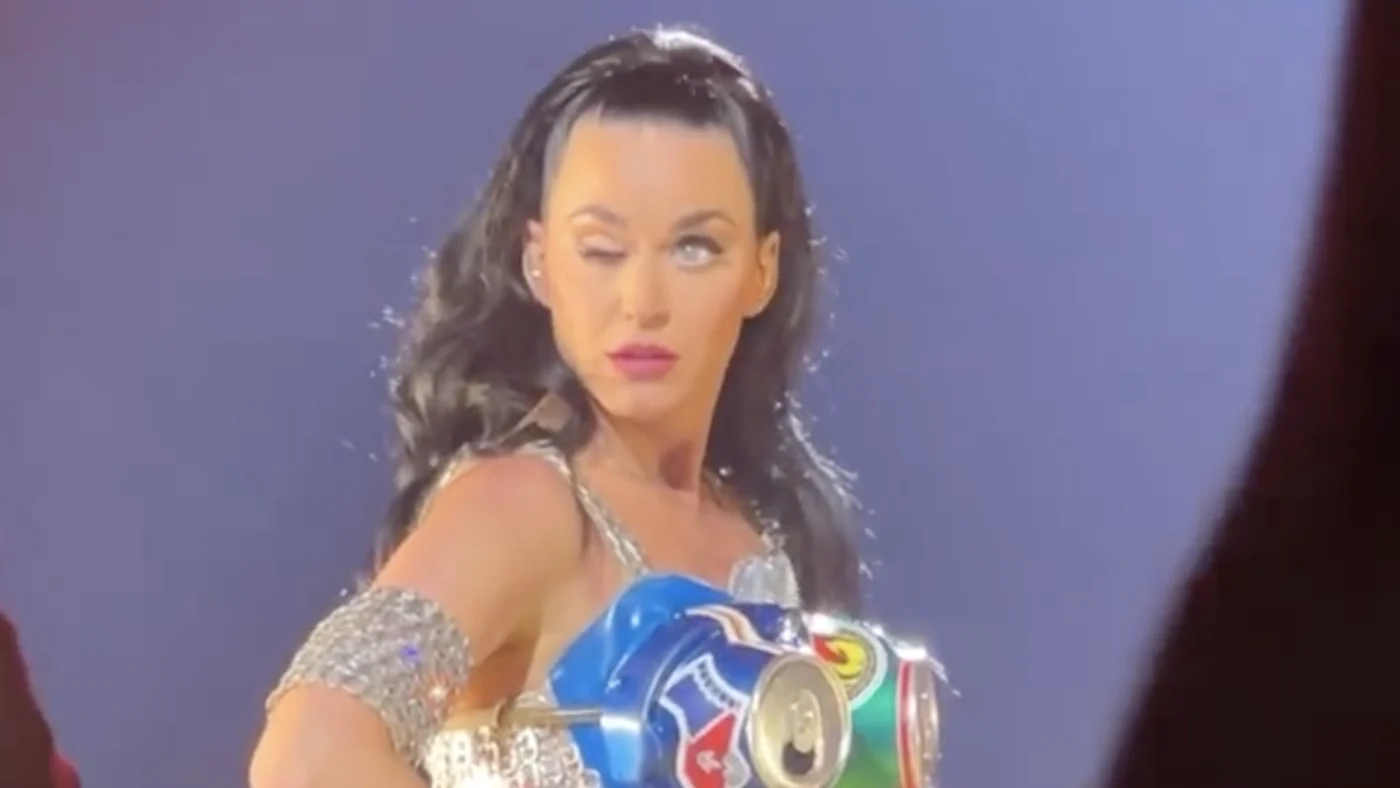 Is Katy Perry a robot or is she having a stroke?